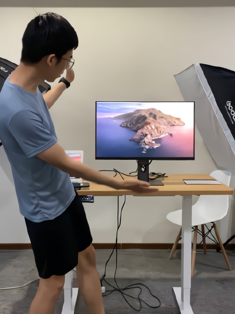 收到了小米显示器 27 英寸 165Hz 版