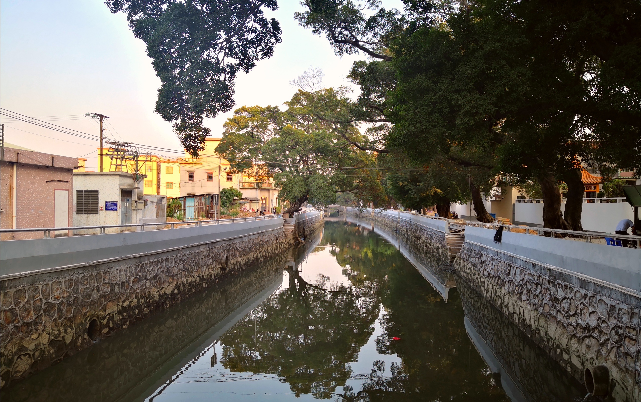 江门蓬江区荷塘镇:"一河两岸"工程让高村村换新貌