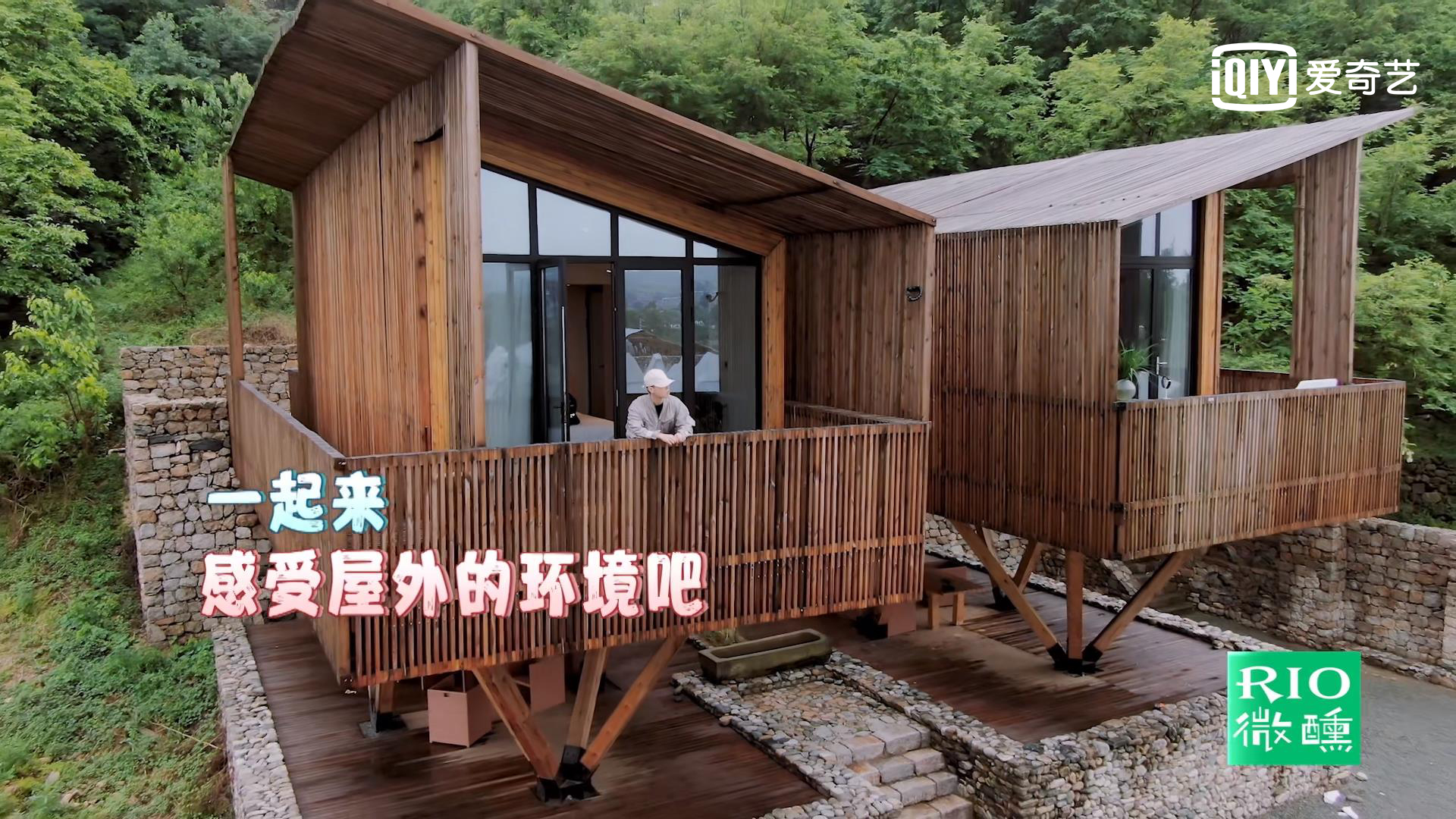 马伯骞回老家"豪宅"买"新车" 拉风带货成"生活一哥"