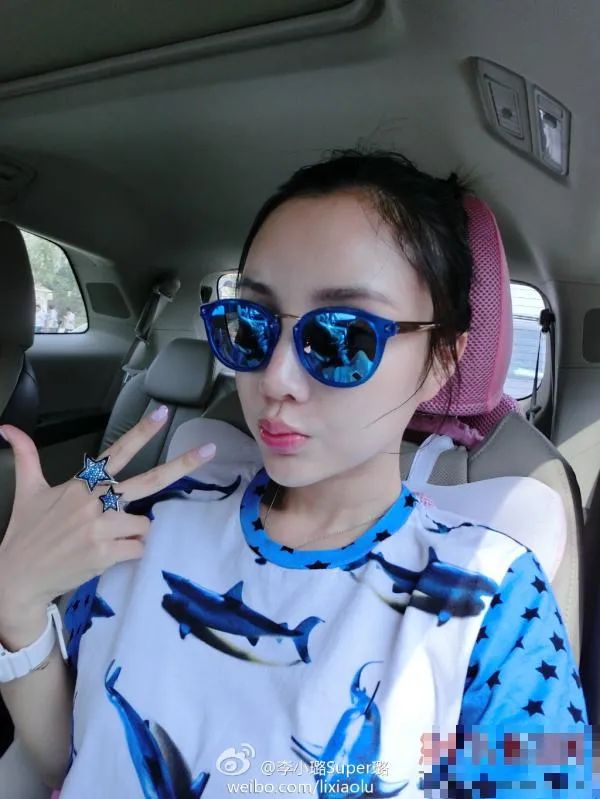 李小璐整出了过时网红画风?她这是闹哪一出