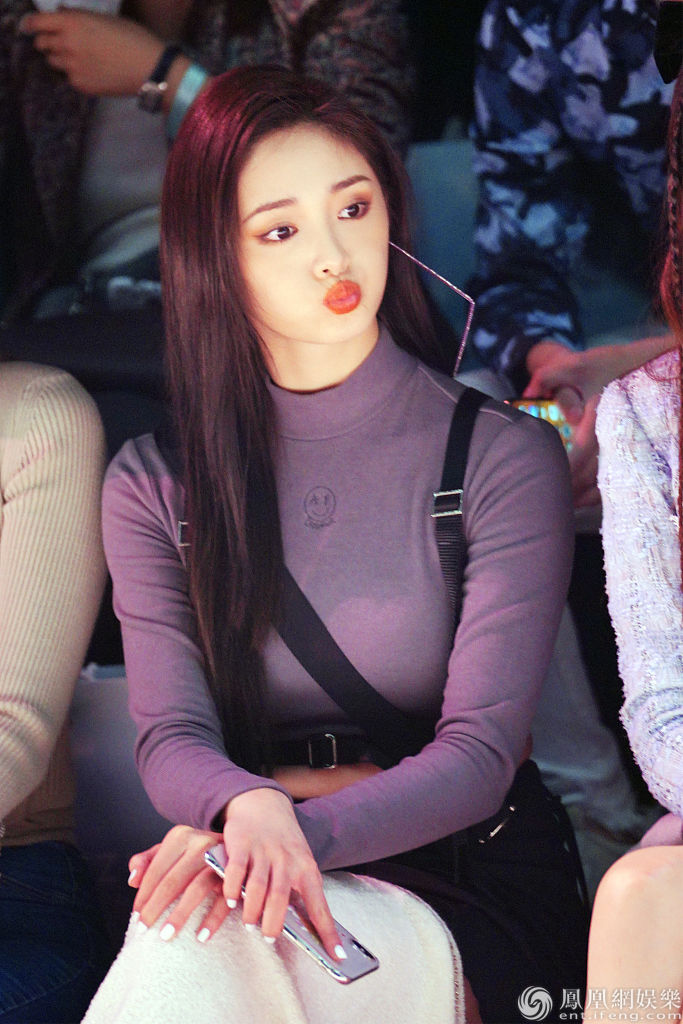 周洁琼嘟嘴卖萌不忘拍照naomi走名媛风陈欣予戴蝴蝶结