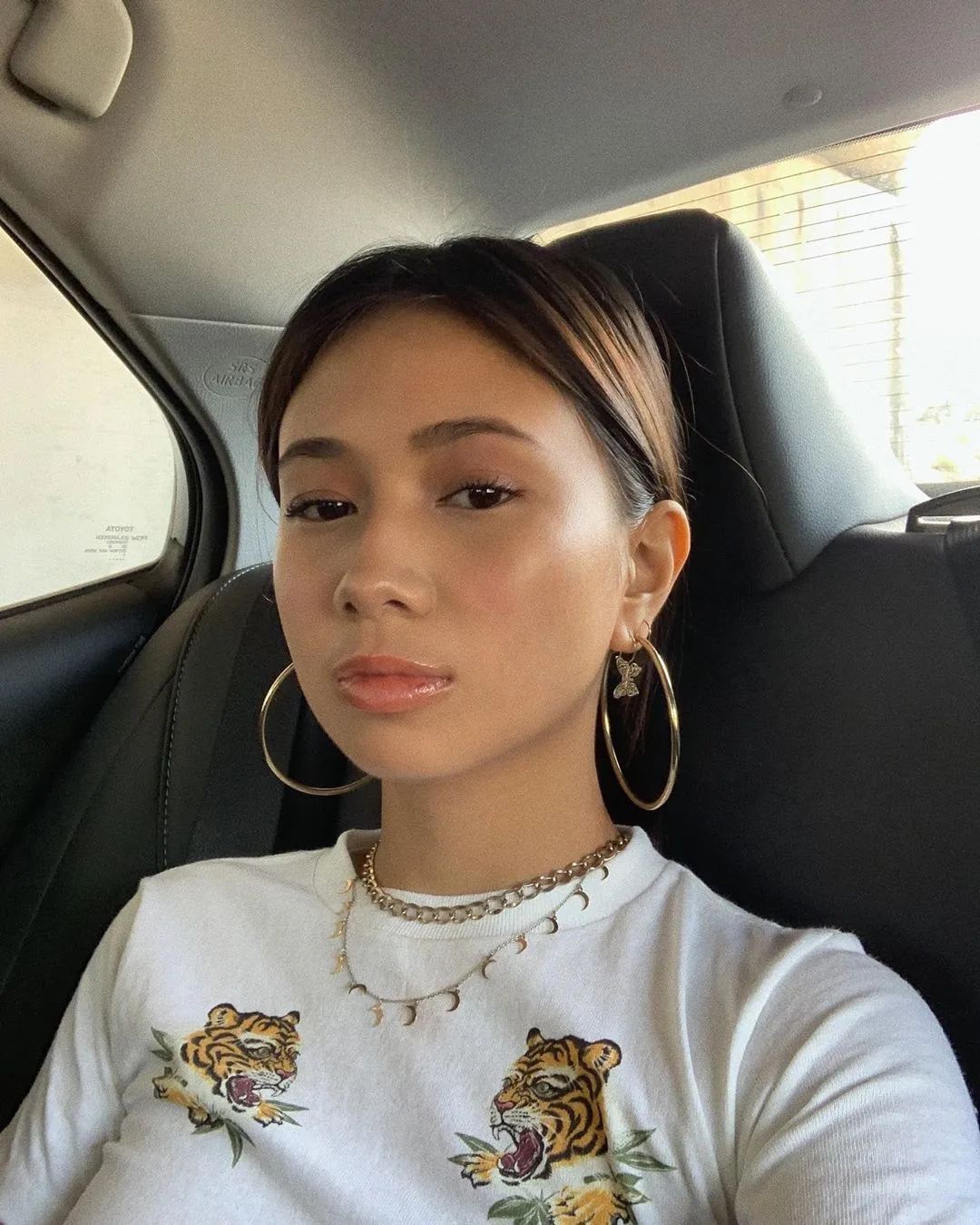 88rising的成员niki也是标准的abg辣妹,很有自己的韵味.