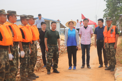 大爱无疆，佳果源慰问一线抗洪战士，捐赠价值45.7万元防汛物资