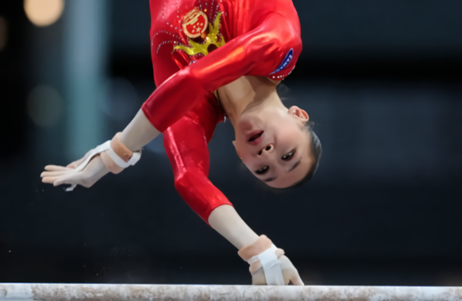 奥运会体操冠军杨伊琳:一轴一球健身_凤凰网视频_凤凰网