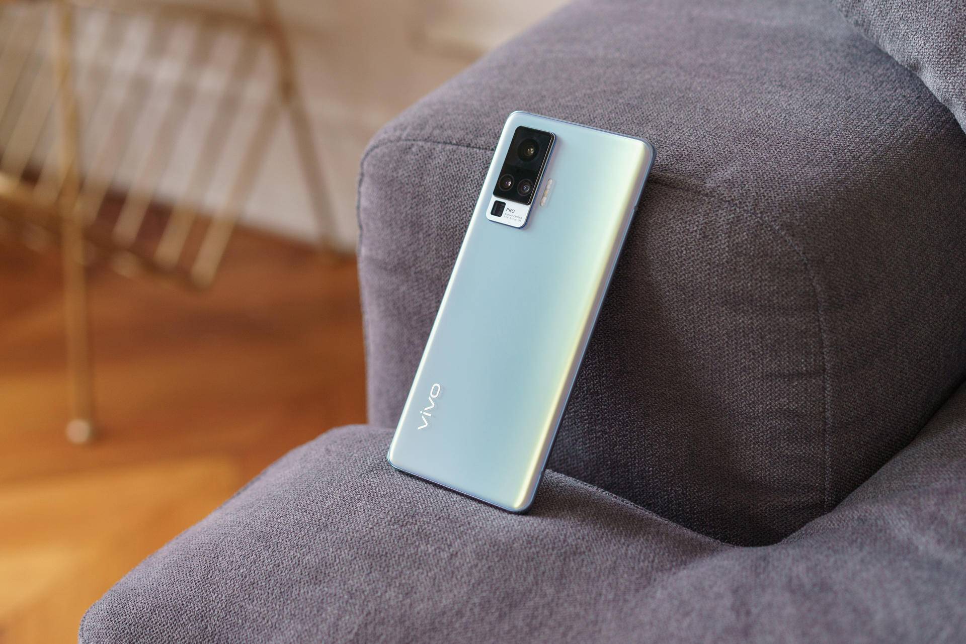 6的超大光圈,有利于提高手机的进光量,这意味着vivo x50 pro在同等