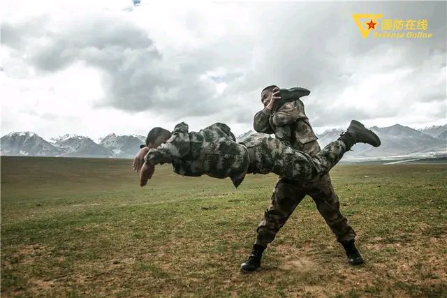 高原部隊強化單兵格鬥訓練,隨時反擊印軍黑拳,肉搏戰也要完勝!