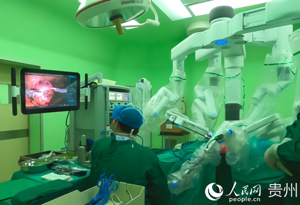 贵州省内首例小儿泌尿机器人手术成功