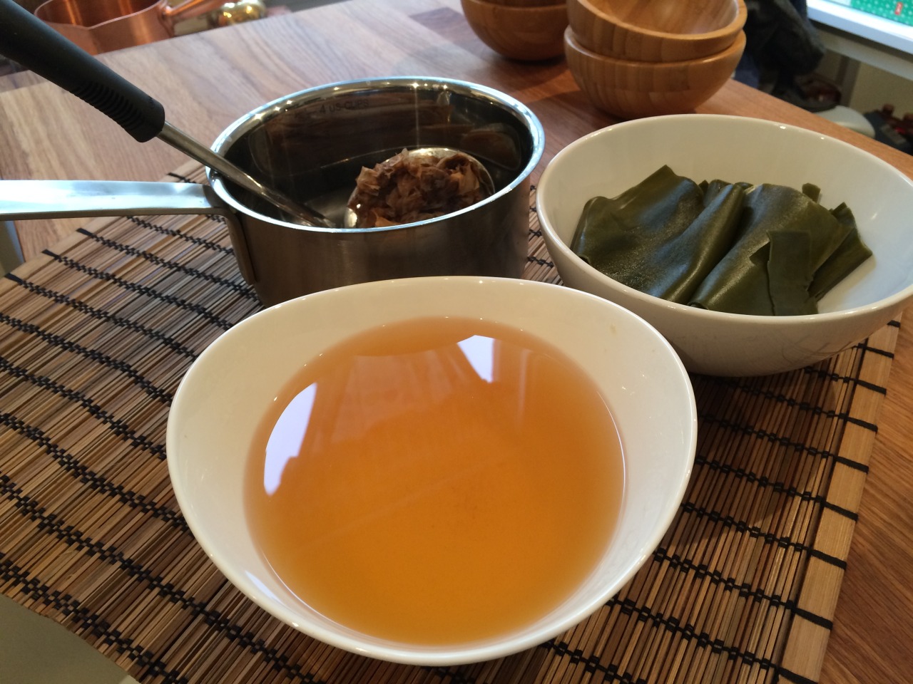 免开火!轻松泡出,万用的"日式水高汤"单喝入菜都鲜美__凤凰网