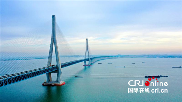 一篇读懂（世界首座高铁跨海大桥图片）世界首座高铁跨海大桥是哪里，世界首座主跨千米级的公路铁路大桥建成：与沪苏通铁路同步开通运营 助推长三角区域一体化发展，tritan是什么材质，美国电影排行榜，