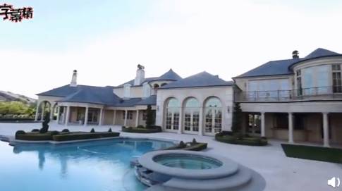 国外美妆博主jeffreestar豪宅曝光 j姐新家浴室能装10个人