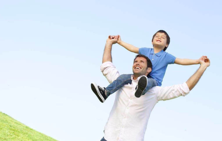 因为,我们的肩膀,就是孩子成长的起点.