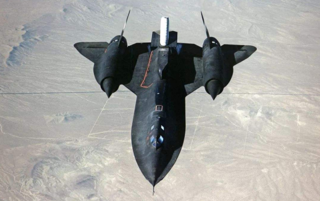 sr-71黑鳥偵察機在飛行速度上很佔優勢,即便是在2萬米以上的高空也能