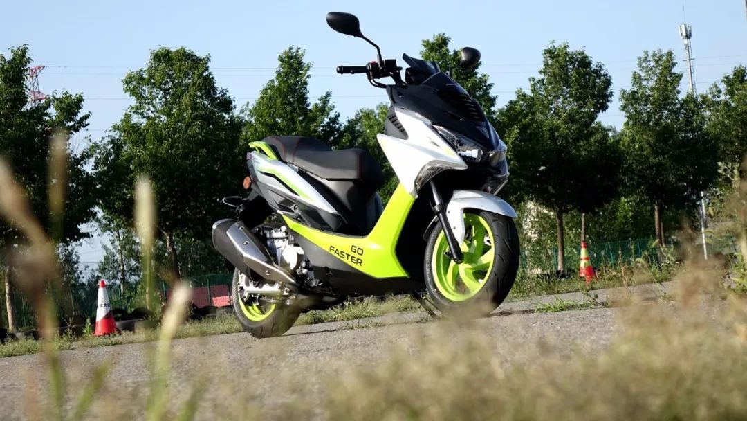 15980元前后abs的草蜢150青春版上市