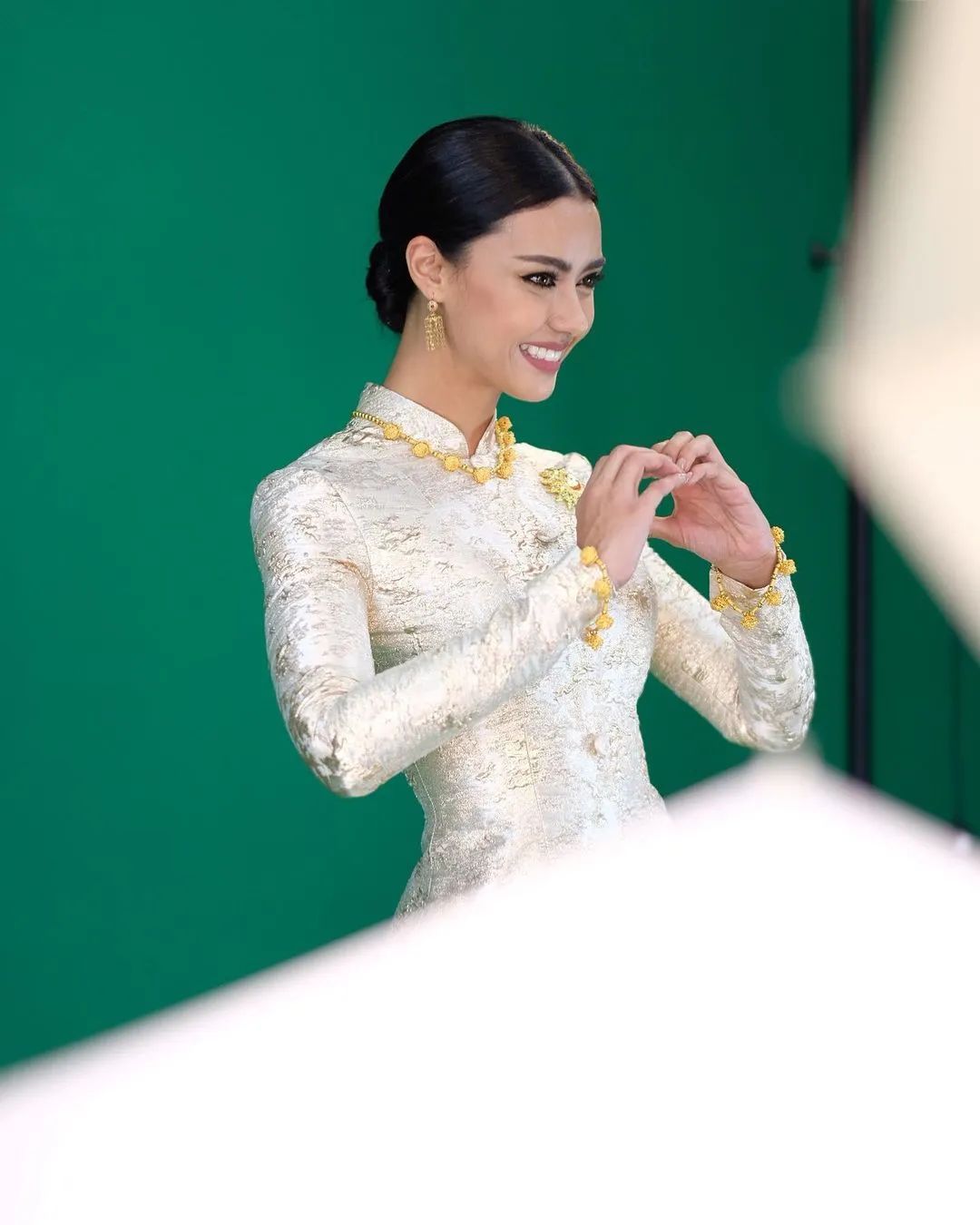 27岁泰国最新环球小姐冠军混血颜火遍全网网友郎朗老婆是你吗