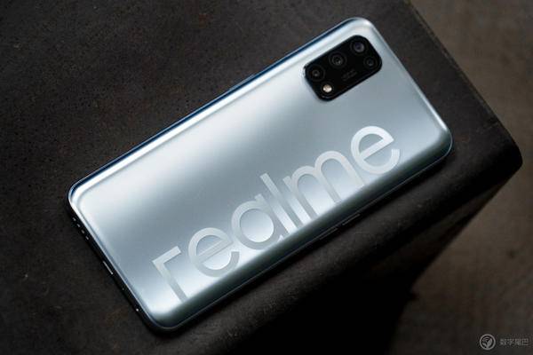 realme 真我 v5:不止奥利给