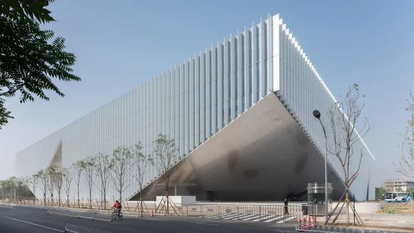 腾讯北京总部,是一座巨大玻璃建筑__凤凰网