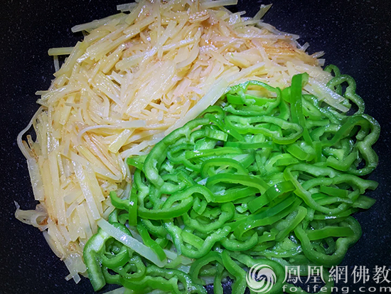 做法极简健康菜 青椒土豆丝