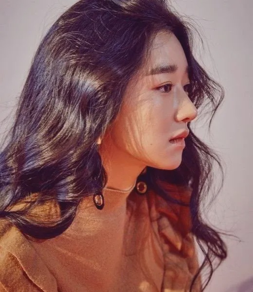 女人天下 正文对比一下现在的她,侧面线条非常优秀,整体整得也很自然