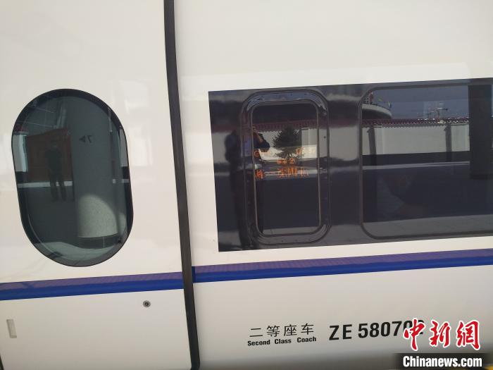 内蒙古赤峰至京沈高铁喀左站铁路开通