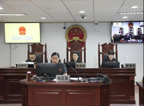 赖小民曾任党委书记的华融湘江银行一副行长受审被控违法发放贷款167