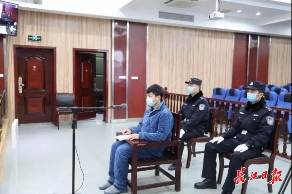 拒测体温还打伤警察，湖北崇阳一村民被判刑1年3个月