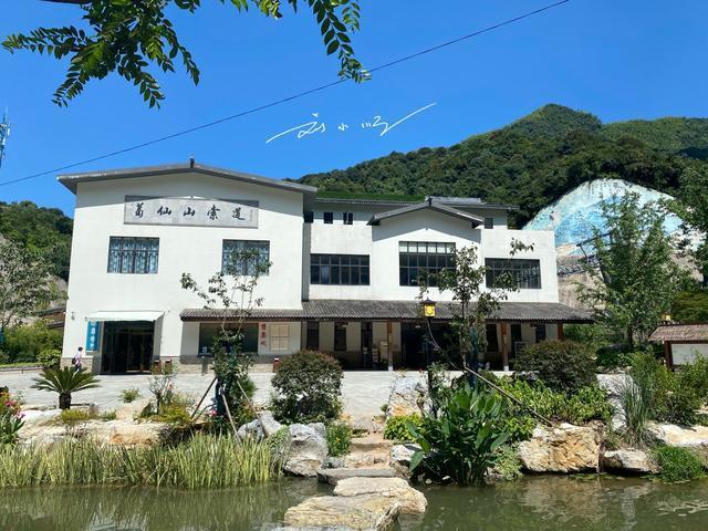 实拍江西上饶葛仙山索道以前上山需要2小时现在只需7分钟