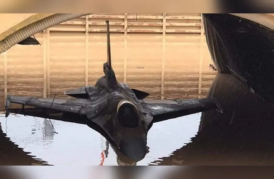 洪水淹没以色列空军基地:8架f16战机"泡汤"