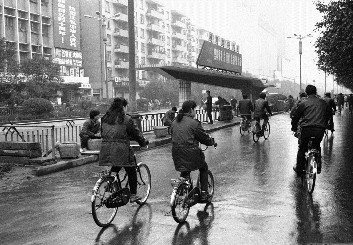 从80年代开始拍胡同，他用10万张照片记录老北京变迁_凤凰资讯