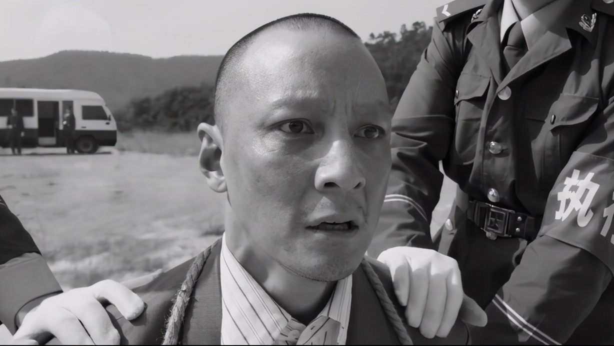 《除暴》吴彦祖假发太出戏,狗啃刘海披肩发,网友:我强迫症犯了