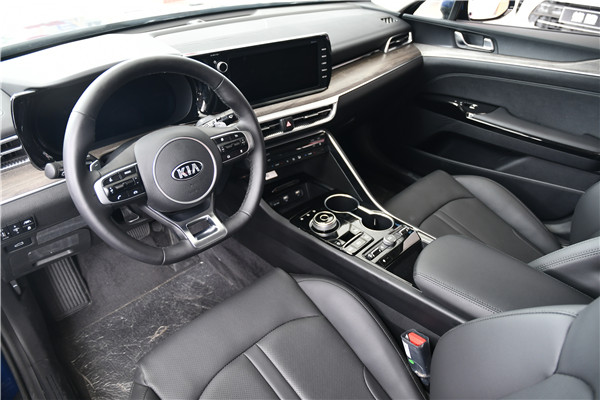 第三代i-gmp平台 全新起亚k5凯酷到店