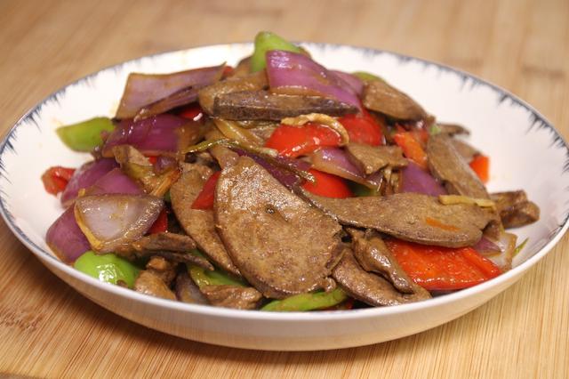 炒猪肝先焯水还是直接炒搞错的人很多难怪猪肝不鲜嫩腥味重