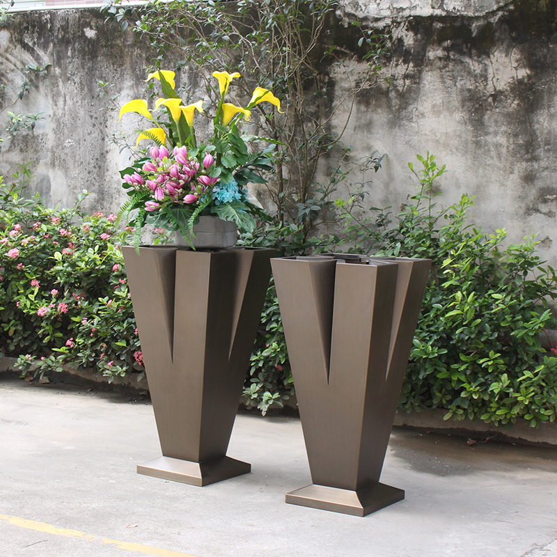 城市建设中的艺术装饰品——不锈钢景观花箱的特色!