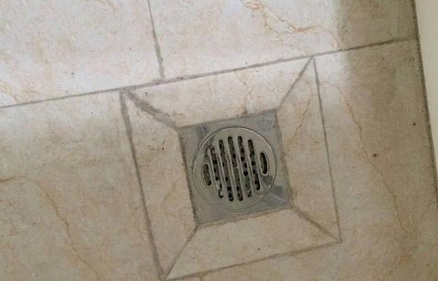 卫生间排水是斜坡还是拉槽?