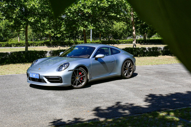 可甜可炸 试驾体验保时捷911 Carrera S