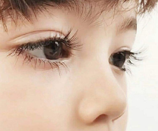 宝宝的睫毛剪一剪会变浓密吗科学答案在这里动手前先看看