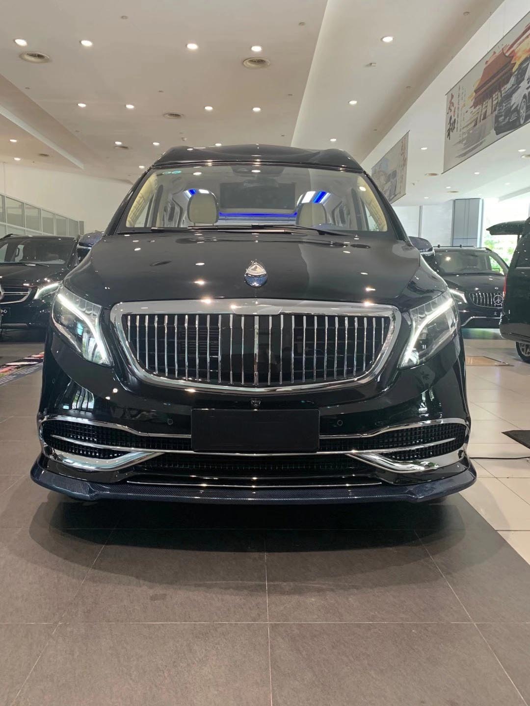 2020款迈巴赫vs980商务车内饰的整体设计是婉约柔和的,整个采用米色为