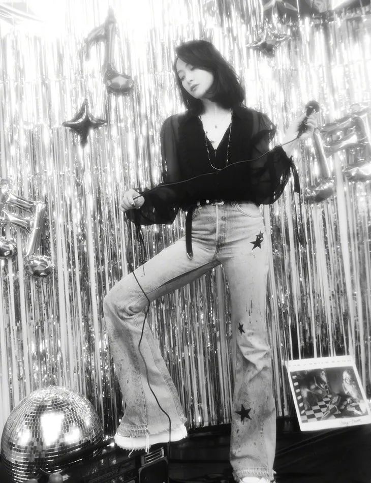 女生想要的钻石包男生得不到的aj这位2岁小姑娘也就随便穿穿