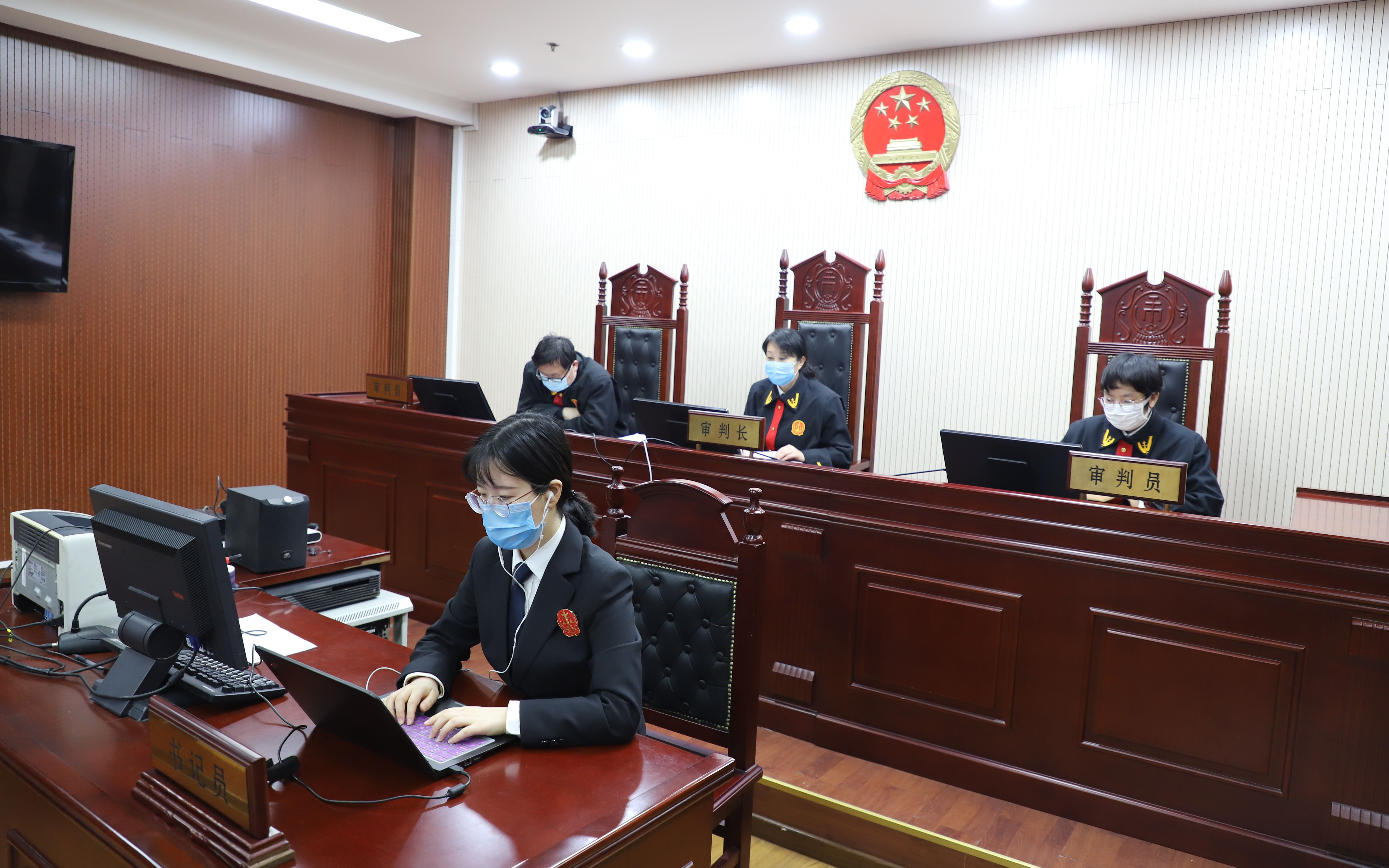 男子因信用卡纠纷被诉房山法院一鉴定人云出庭作证