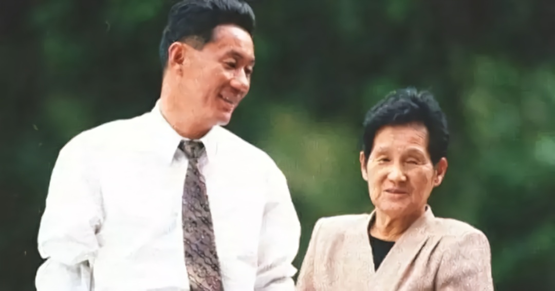 母亲只向他要钱 日本名导演北野武的真实故事 凤凰网