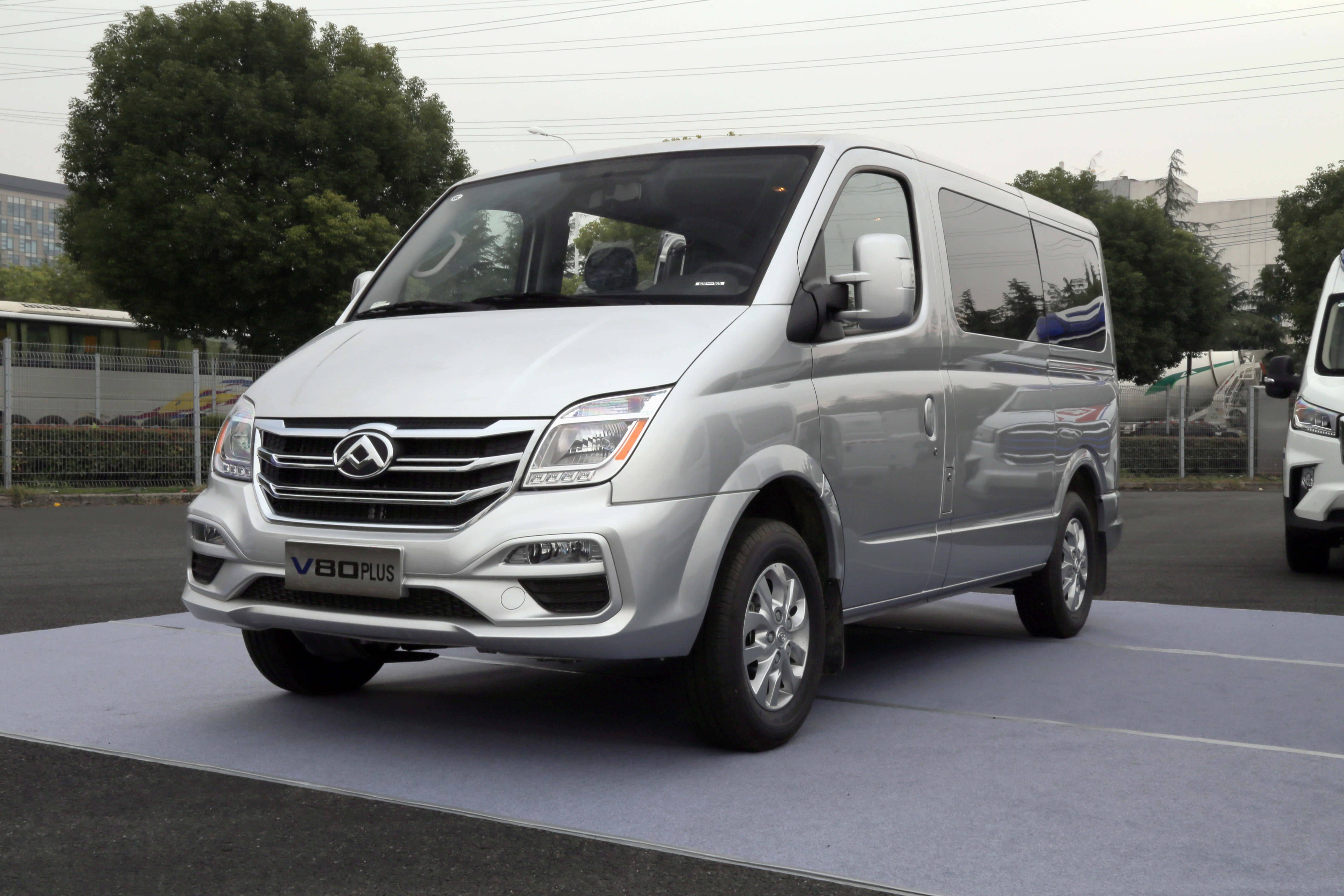 试驾上汽大通v80plus用轻客跑金卡纳是种怎样的体验