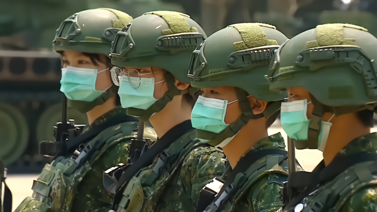 台湾军方:18日起官兵每人每天一片口罩,直至疫情结束