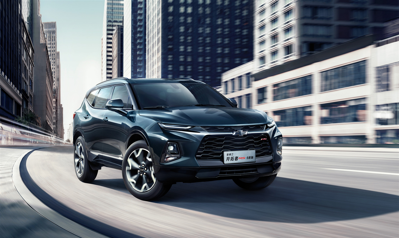 查看更多高清图片雪佛兰开拓者5座版延续了雪佛兰纯正的美式suv硬朗