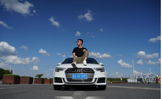 精神小伙喜提人生第一辆车奥迪a3