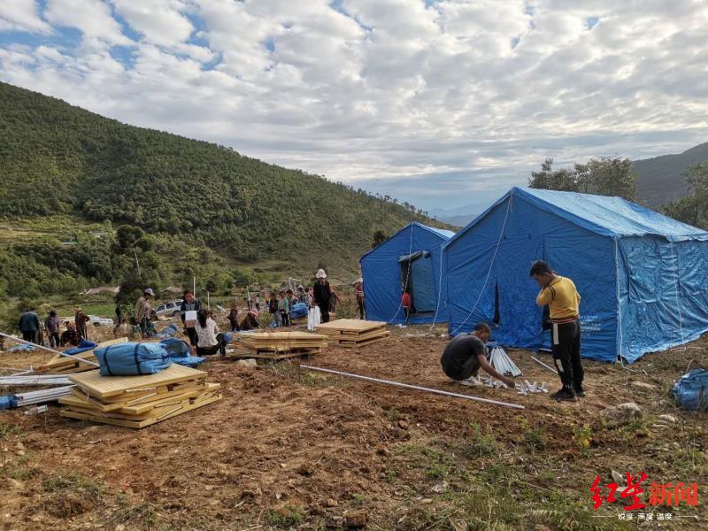 随着降雨量的增加,居住在河边的41户居民随时有被山体滑坡吞没的危险 德阳到宜宾汽车时刻表