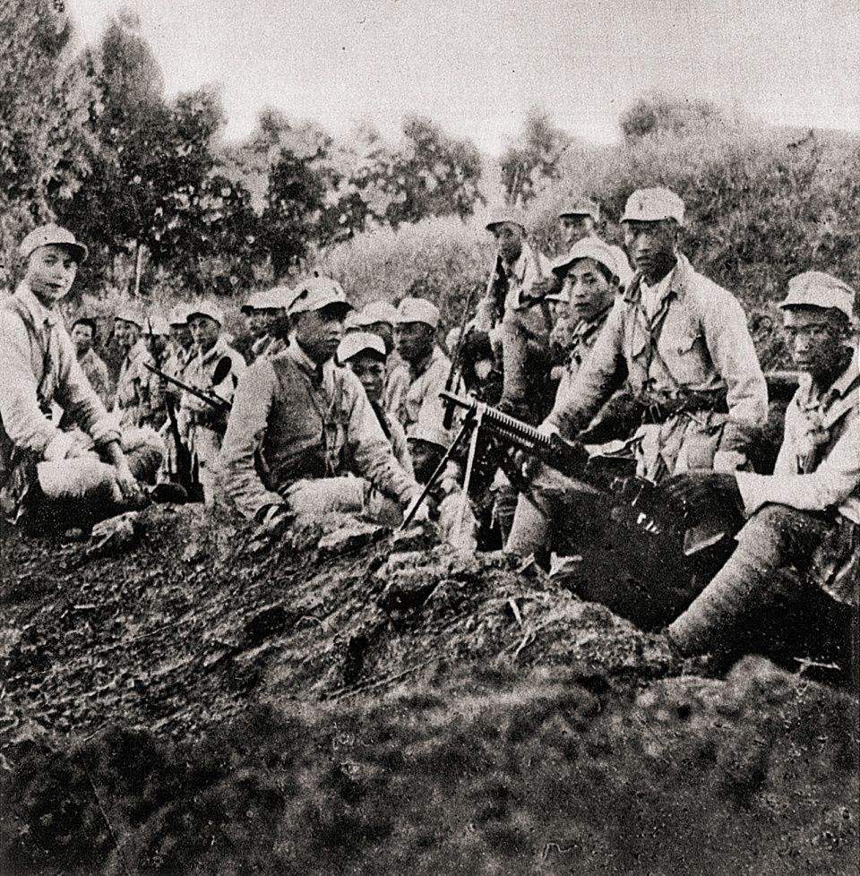 阻击精锐日军应该怎么做?我军战将占据有利地形,将敌人一举打跑