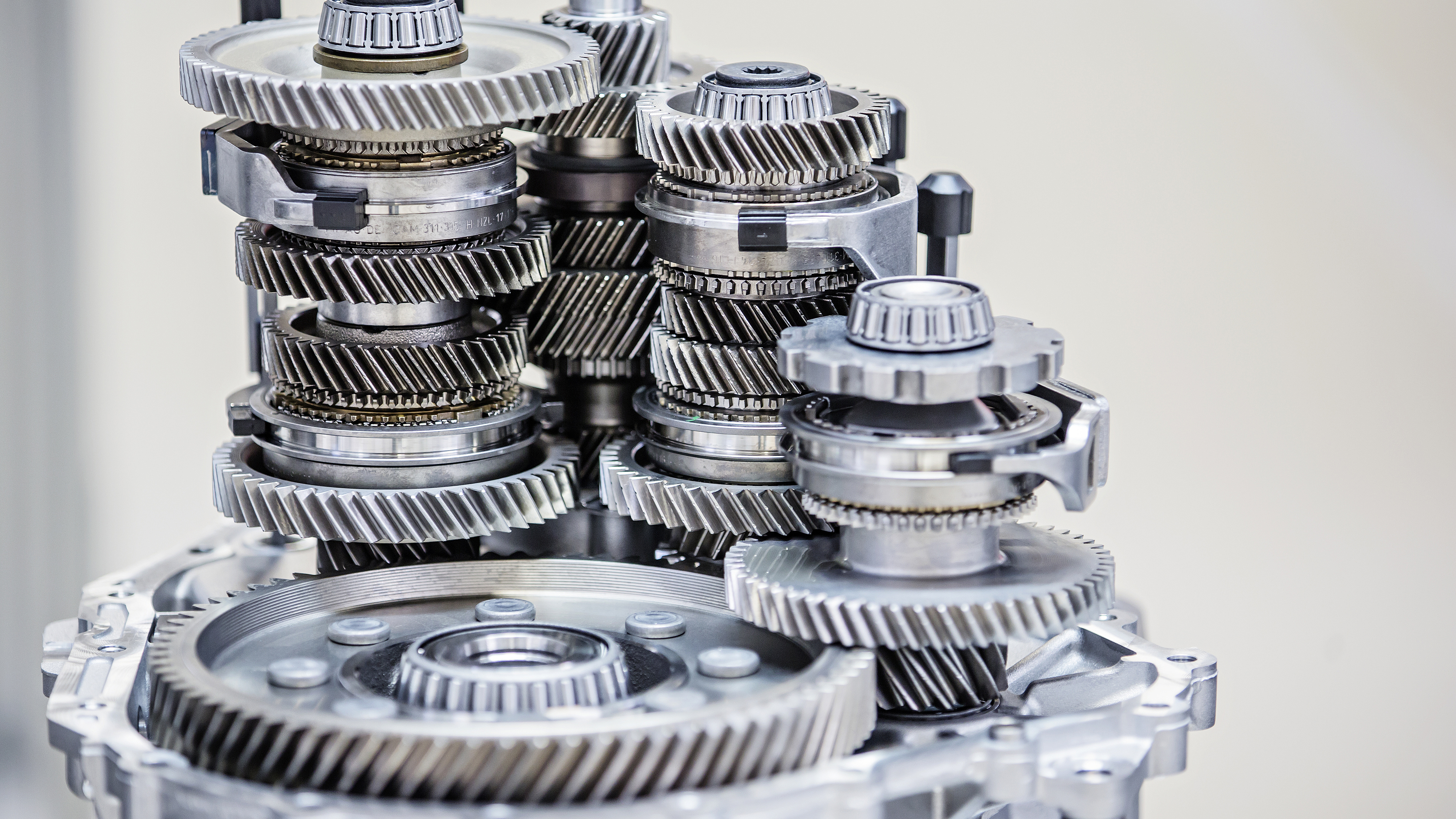 电动车为什么不用变速箱?(硬核警告)