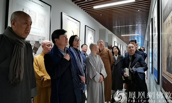 参观中国佛教协会人间佛教思想研究基地(图片来源:凤凰网佛教)