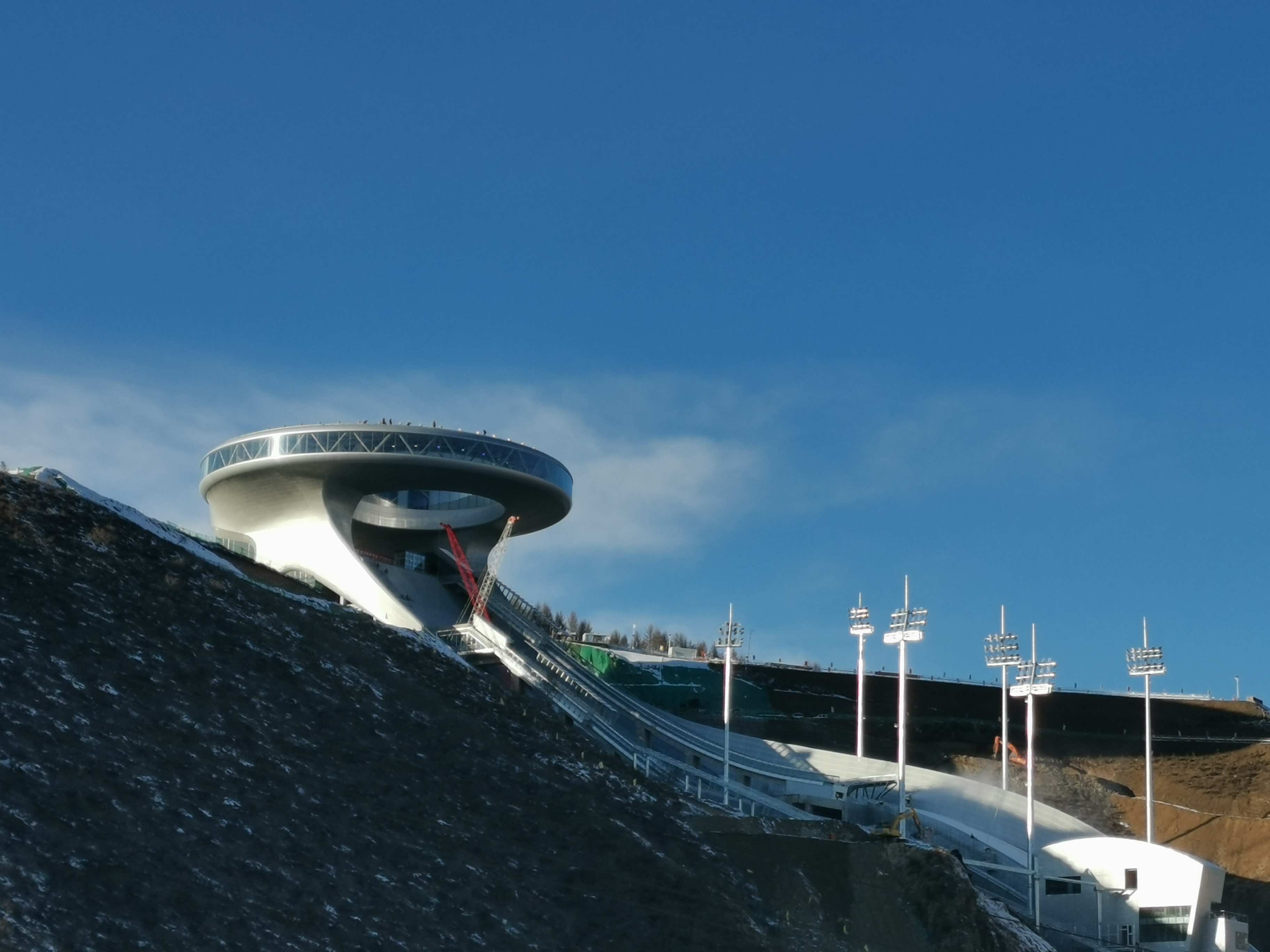 记者探秘冬奥张家口赛区 总规划师详解"雪如意"跳台设