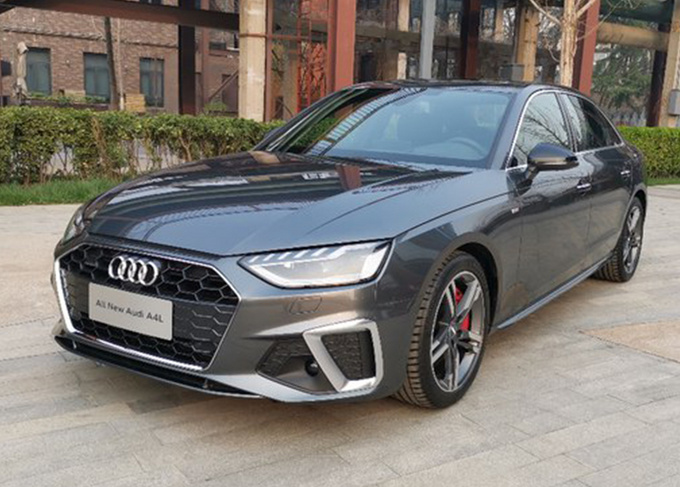 奥迪新款a4l国内实拍升级双外观20t混动涨价也很香