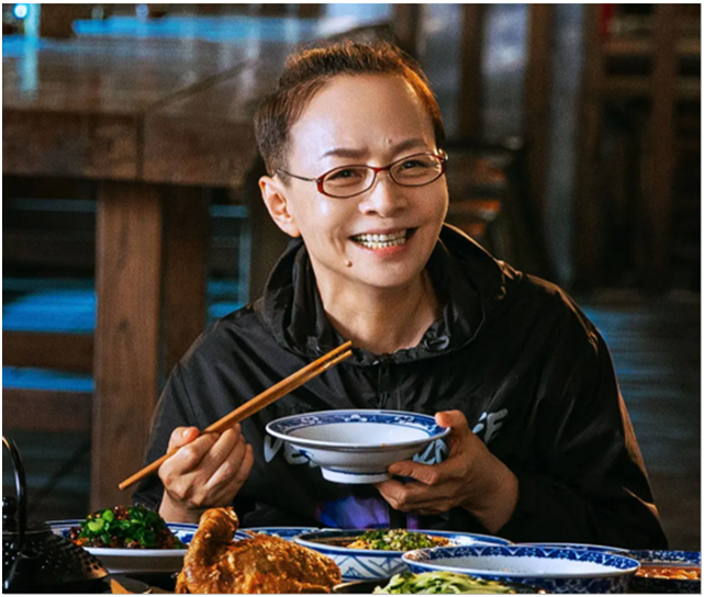 吃得越狠,演技越稳!《装台》张嘉益吃面,扯下多少演员的遮羞布